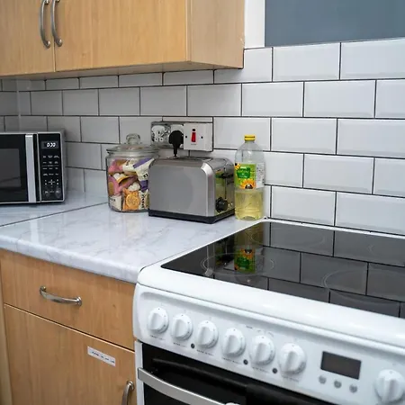 Stylish, Modern In * ليدز